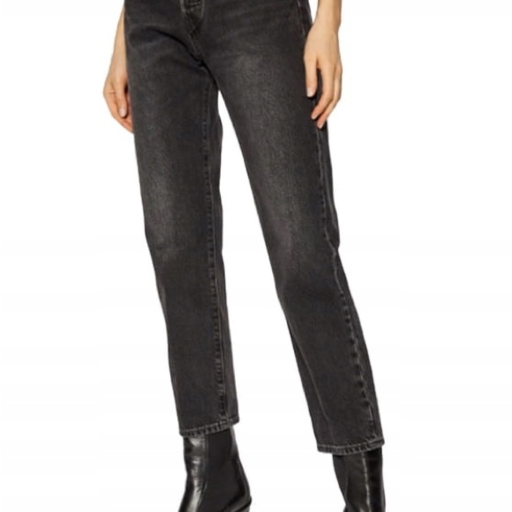 Straight-Leg Ripped Levi’s Jean - Picture 6 of 6